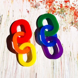 Geometrische Regenbogen Kettenglieder Ohrringe // Arty // Ketten // Accessoire // Statement Ohrringe // Pride Ohrringe