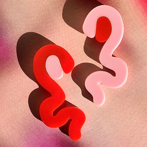Acrylic Geometric Squiggle Modern Earrings // Accessory // Statement Piece // Red & Pink // Abstract Art // Artsy // Bold // Graphic