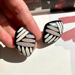 Vintage Painted Plastic Tribal Geometric Earrings // Diamond Shape // Unique // Modern // Clip-Ons // Artsy // Bold