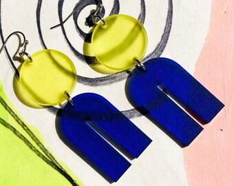 Geometrische invers U-förmige Acrylohrringe // Accessoire // Statement // Artsy // Bunt // Abstrakt // Bauhaus // Mod