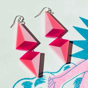 Pendientes de diamantes OpArt geométricos de acrílico // Accesorio // Pieza llamativa // Arquitectura // Ilusión óptica
