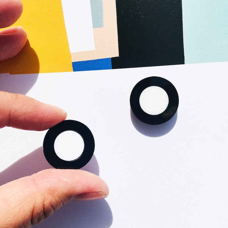 Acrylic Geometric Abstract Concentric Circle Stud Earrings Mod Statement Piece Artsy Black and White Roundel Heraldry