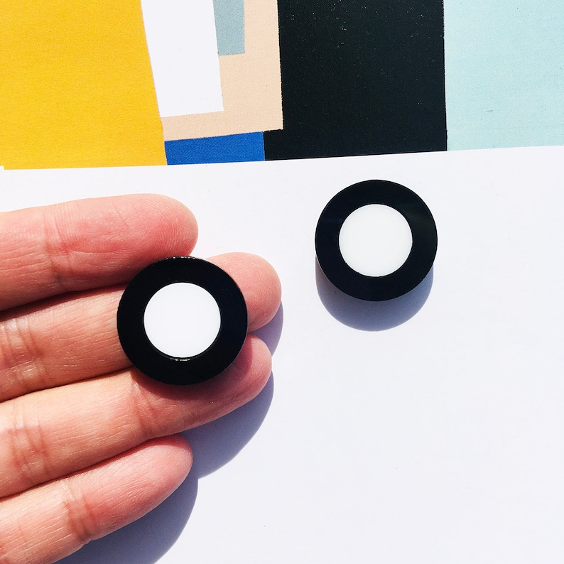 Acrylic Geometric Abstract Concentric Circle Stud Earrings Mod Statement Piece Artsy Black and White Roundel Heraldry