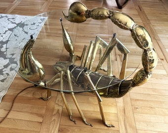 Beleuchteter Scorpion Couchtisch: Signiert Jacques Duval-Brasseur aus Messing & Glas