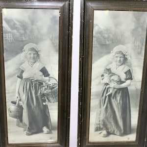 Photo de carte de meuble vintage Deux photographies encadrées d'une jolie fille allemande du début des années 19, décoration murale à suspendre