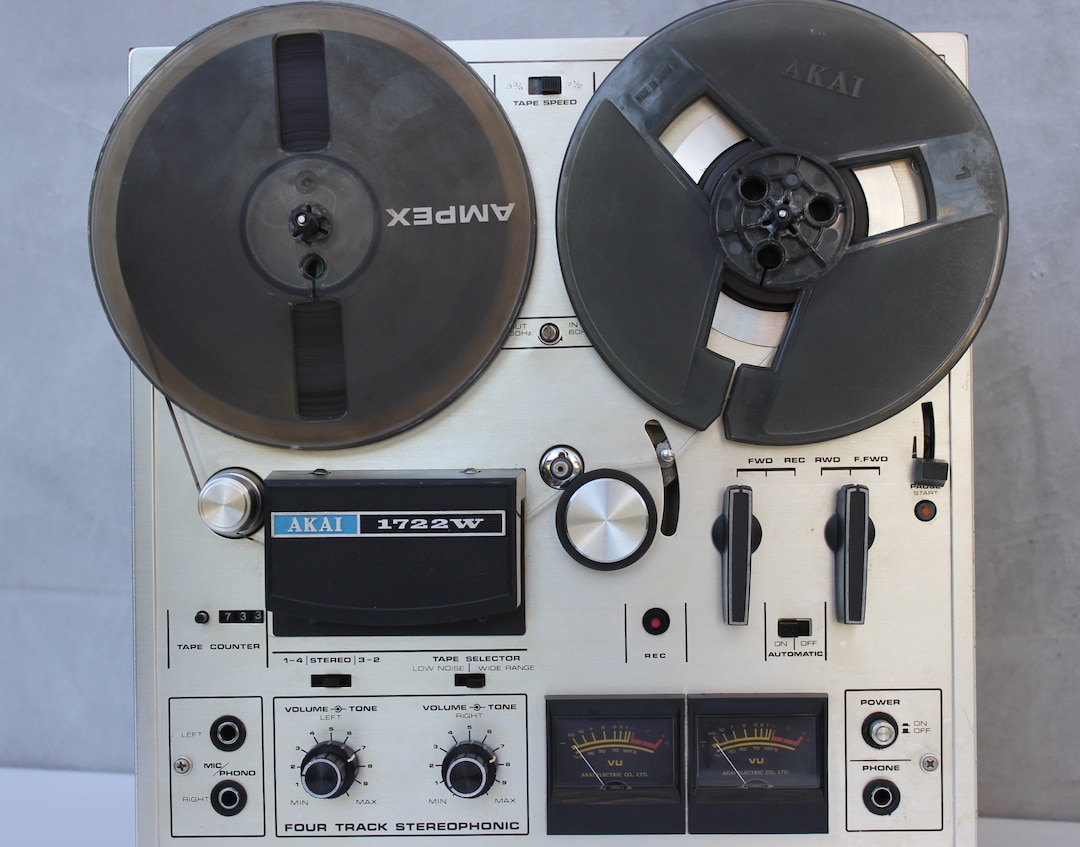 Vintage Akai 1722W Reeltoreel Tape Recorder Japanese Audio Equipment