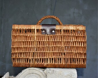 ヴィンテージ編み込みウィッカーピクニックバスケット（レザー留め具
