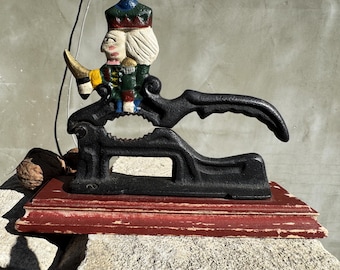 Gusseisen Nussknacker Mann Vintage Handgemaltes Küchenwerkzeug Weihnachtsdekor