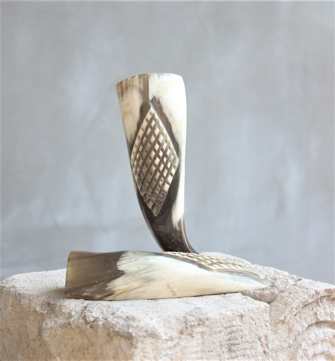 Vintage Drinking Horn Bul Horn Decor Engraved Horn Stand Viking's Horn