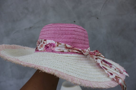 Vintage Floral Straw Hat with Pink Ribbon Ceramic White Straw Hat Pink Ribbon & 3D White Flowers Wall  main image 2