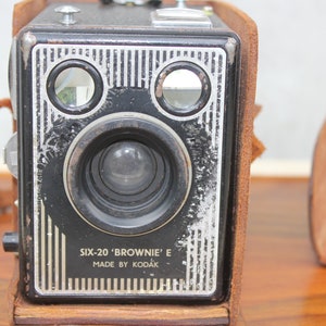Vintage Kodak Brownie E Box Camera Collectible Model SIX-20 Love Cameras Gift Collect cameras Photo Studio Decor