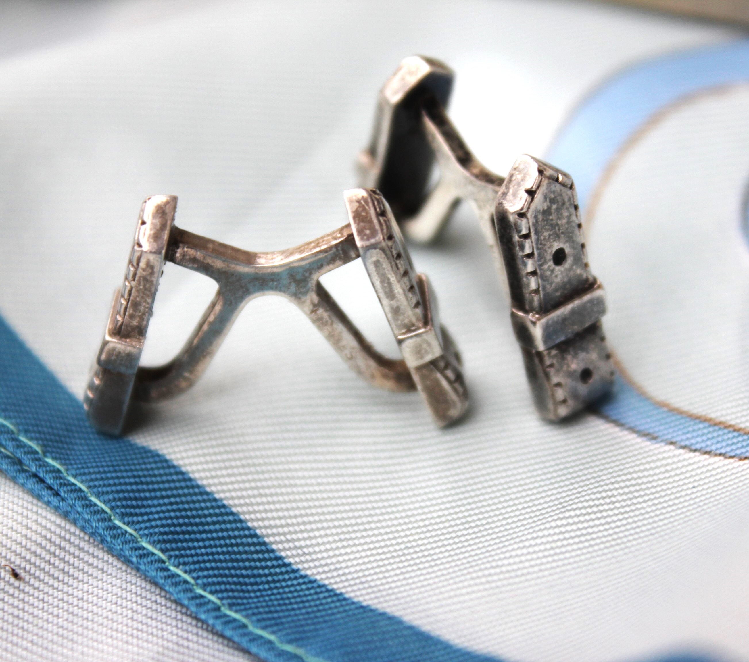 Boutons De Manchette HERMÈS Vintage Torsard Argent - Occasion Très Bon état Pour Homme