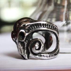 Vintage Ram&#39;s Skull Ring Rockers or Bikers Jewelry Gothic Unisex Ring Gift for Motorcyclists Rockers Punks