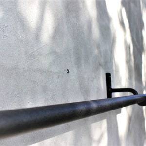 Gardinenringe mit Klammer und Haken in schwarz, sichere Befestigung für  Gardinen, Vorhänge und Wandbehang mit starker Klemme zum Aufhängen