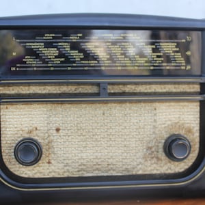 Vintage Home Tube Radio receiver Radiola French Table Radio Rare Bakelite  radio