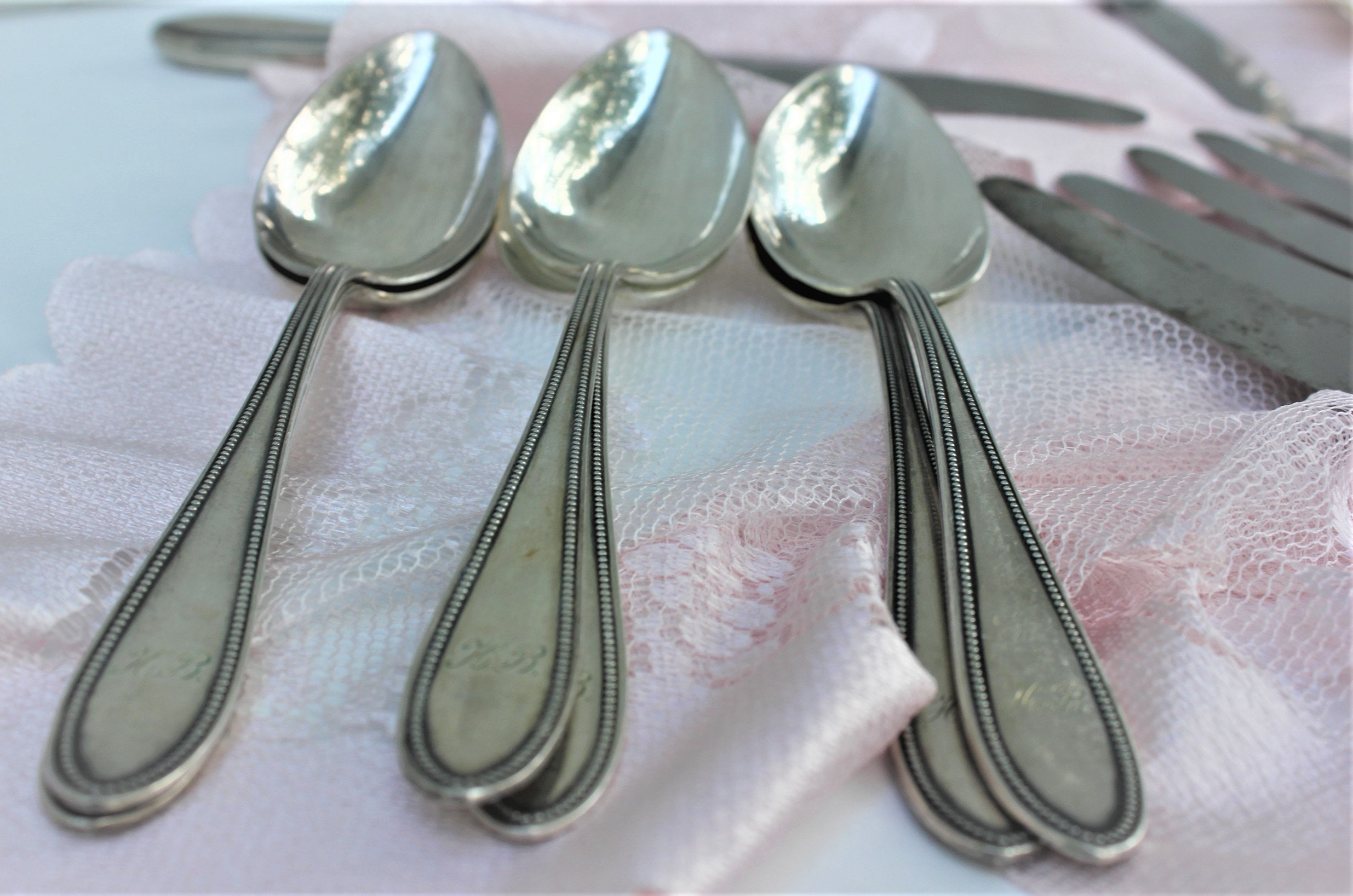 銀メッキドイツ製カトラリーセット：モノグラム入りサービング用品30点