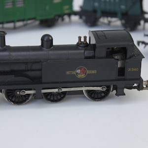 Hornby Dublo Train Composition Locomotive with Wagons Super Detail Schools class Model Train