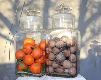 Deux pots en verre massifs, récipients de stockage en verre transparent avec couvercles, cuisine, pharmacie, bar à bonbons, mariage bricolage, décor de fête