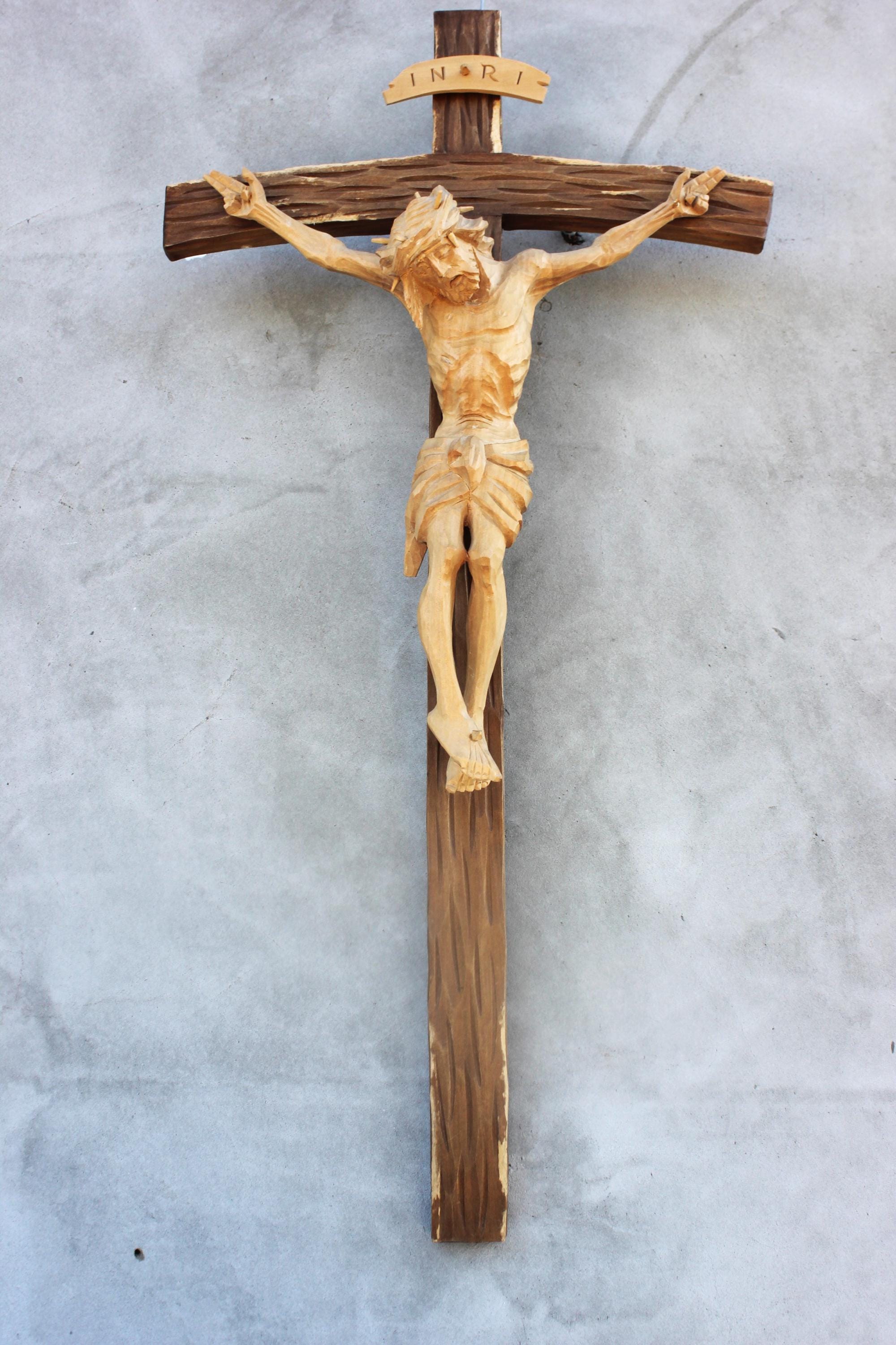 大きな手彫りの木製十字架像（70cm）、精巧なイエス・キリスト像