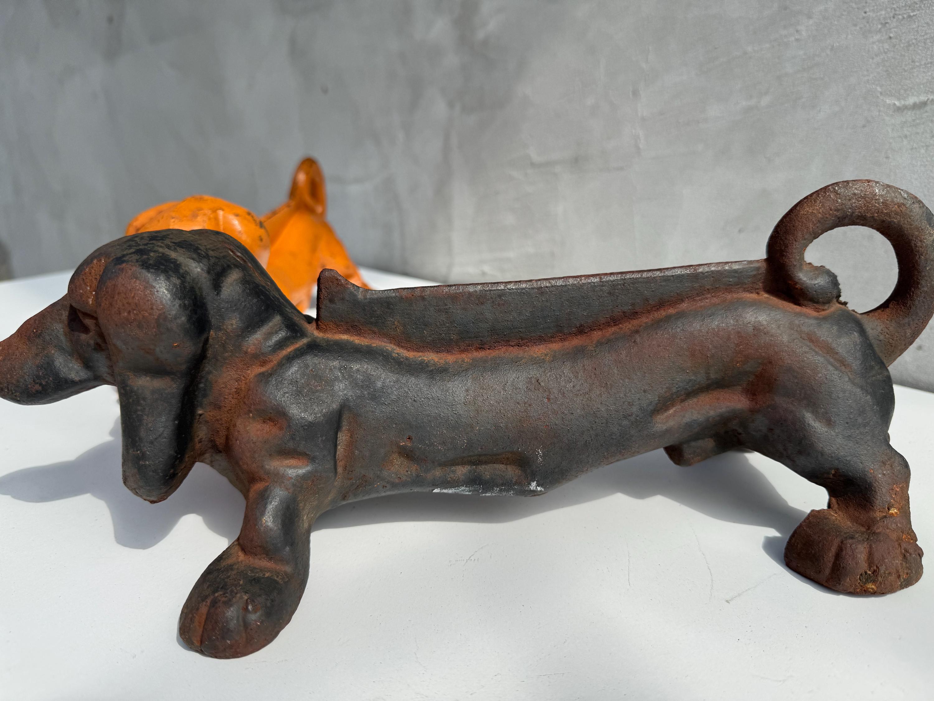 犬のブーツスクレーパー 鉄製のダックスフント像 アンティーク風