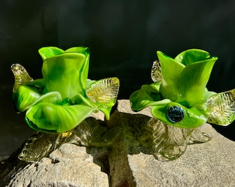 Salviati Murano Glas Kerzenhalter: Grüne Blume mit Blattgold, Paar