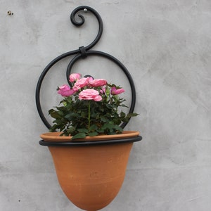 Vintage Metal Planter Stand Wall Hanging  Holder with Terracotta planter Outdoor Clay Pot Garden Wall Decoration