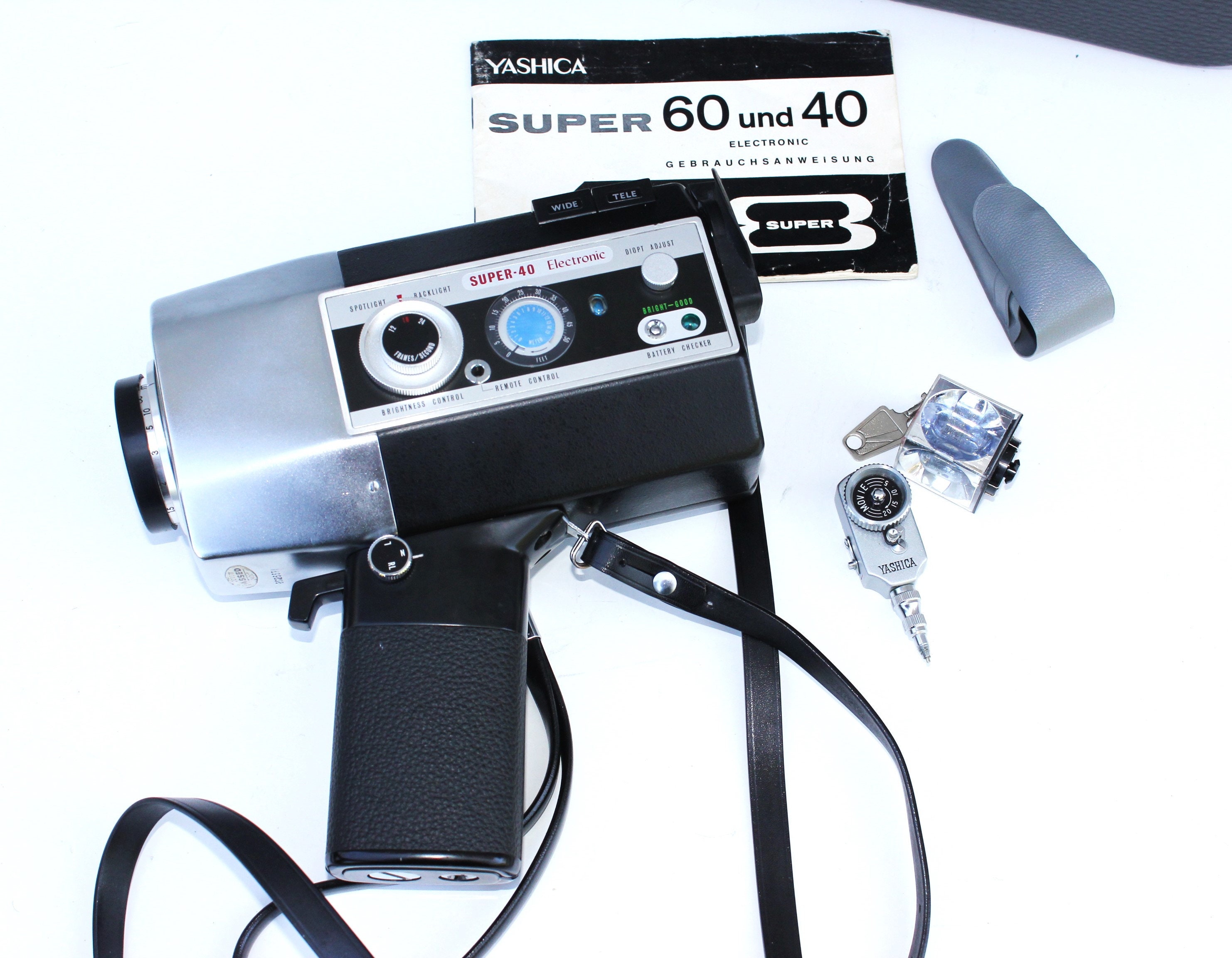新品　EVISU YASHICA カメラ Working Yashica SU 40 E 8mm Movie Camera With Case Ad