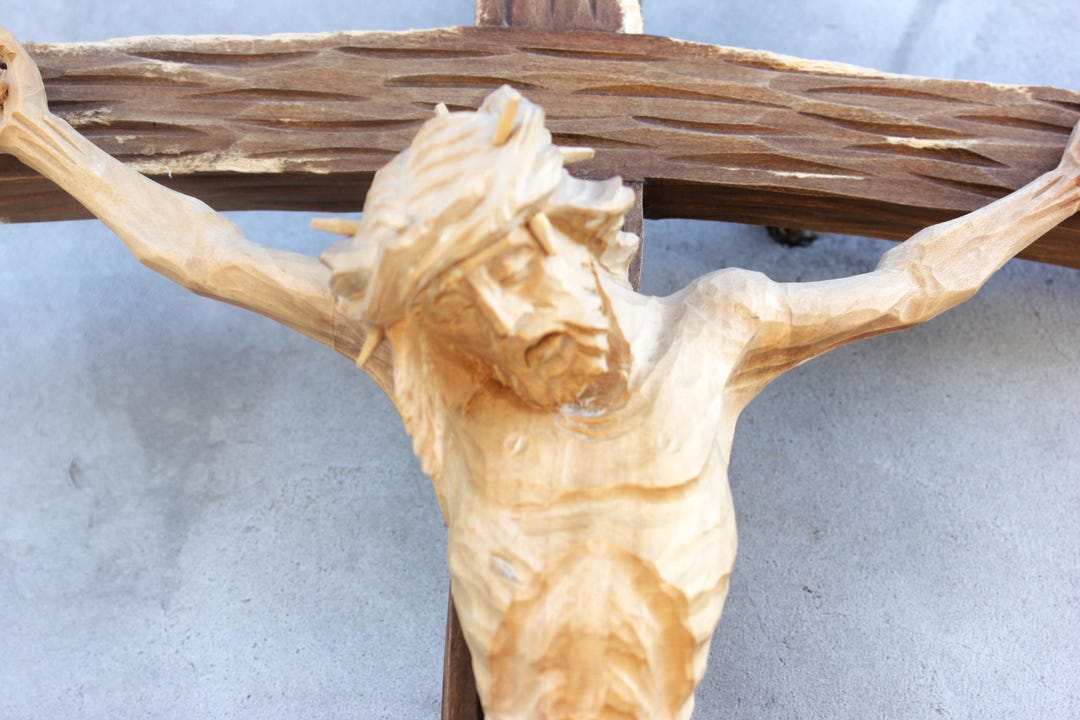 大きな手彫りの木製十字架像（70cm）、精巧なイエス・キリスト像