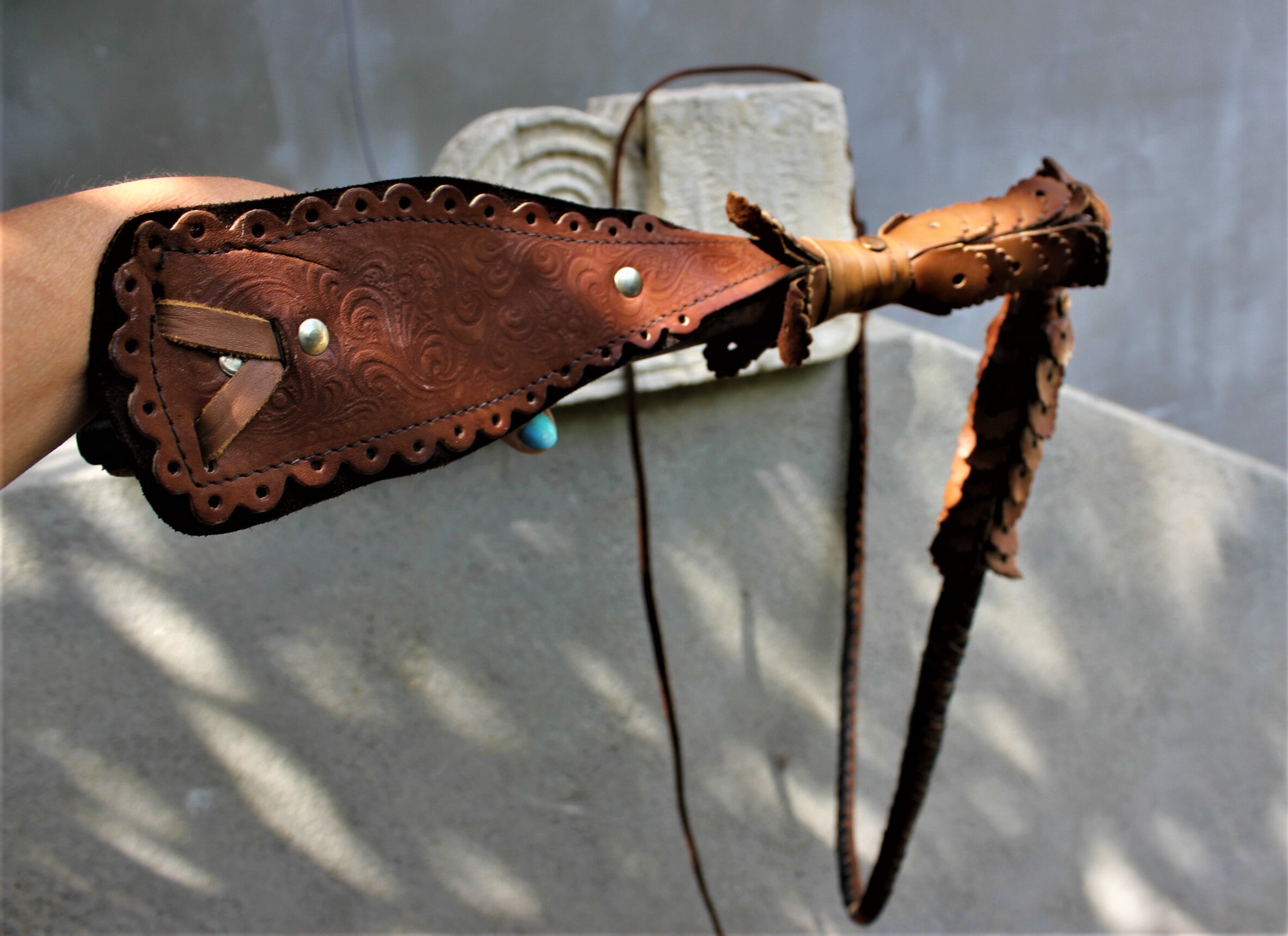 Fouet De Taureau Vintage Mexicain En Cuir Tressé - Manche En Bois - Longueur 8-10 Pieds - Années 70