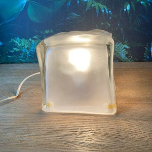 Lebber vintage® - IKEA Iviken Ice Cube lamp 1990s. Ice cube shaped table lamp from the 90s, Ikea Iviken Cube, great vintage retro