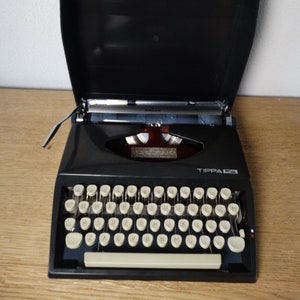 Lebber vintage® - Vintage Adler Tippa QWERTY typewriter typewriter working with hard case 1970 70&#39;s Brown