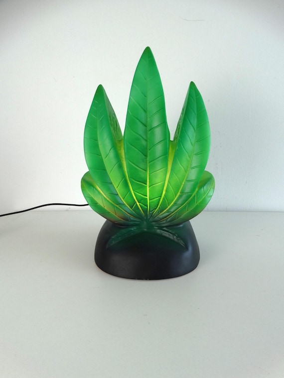 Lebber vintage® - Weed leaf lamp - vintage green plastic lighting ala Heico, Marijuana leaf.