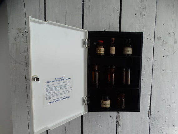 Lebber vintage® - 1960s White Italian Design BATHROOM or Medicine Cabinet 'Cervino' by CM Torino