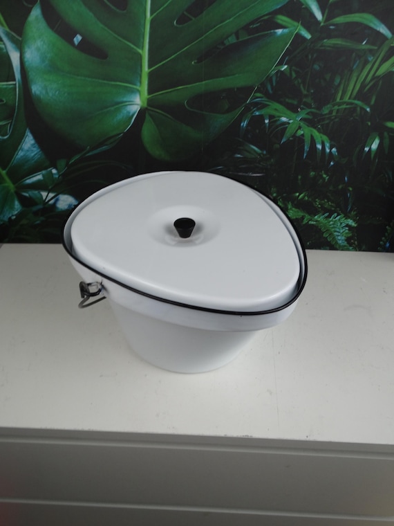 Lebber vintage® - Large enamel night bucket with lid and handle. Urine bucket, night mirror.