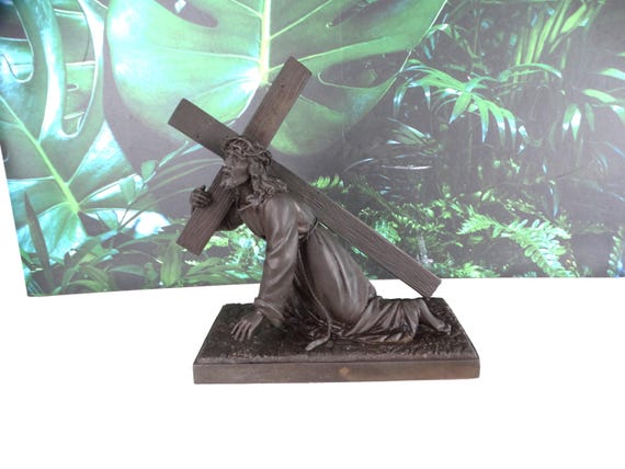 Lebber vintage® - Antique French cast bronze or brass of Christ carrying the cross.
