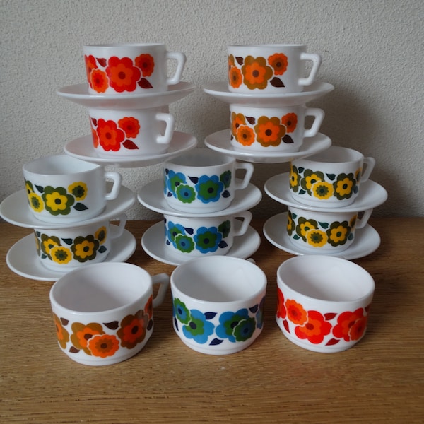 Lot de 4 assiettes plates LOTUS, petites fleurs orange, iconique & vintage 70's, ø 24 cm, Arcopal - Arts de la table