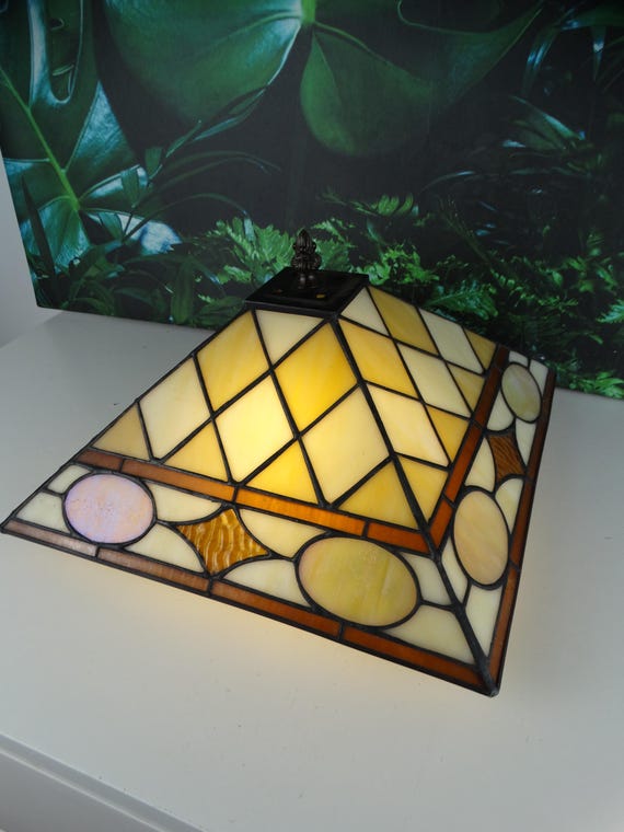 Lebber vintage® - Vintage stock Tiffany style ceiling lamp, stained glass. ceiling lamp in Tiffany style.