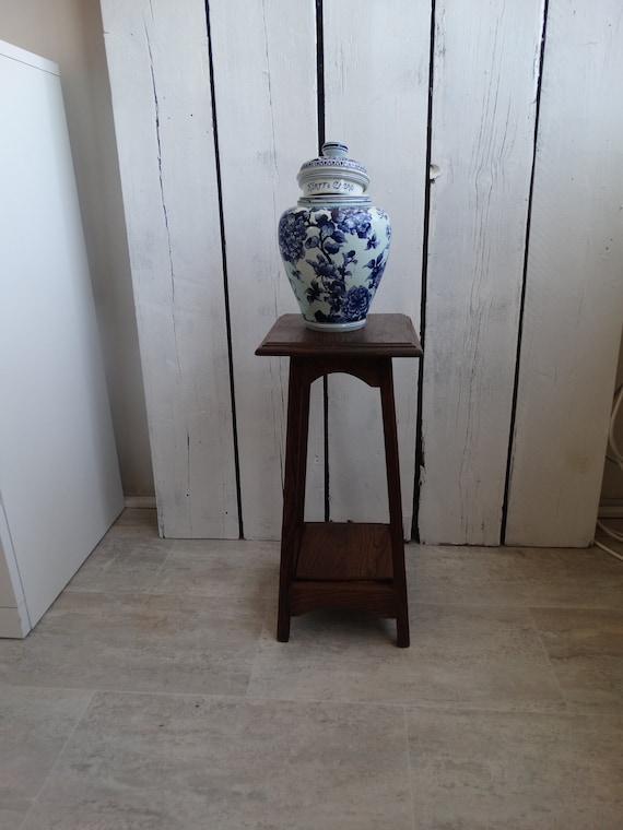 Lebber vintage® - Vintage side table, hall table, plant table, book table, flower table.