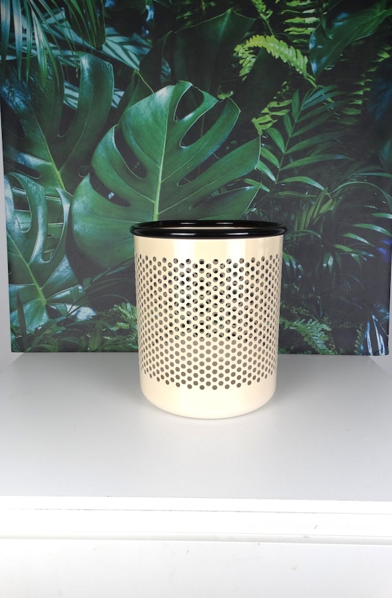 Lebber vintage® - Vintage 1980s cream Perforated Metal Office Wastebasket Trash Can Italy Memphis Sottsass