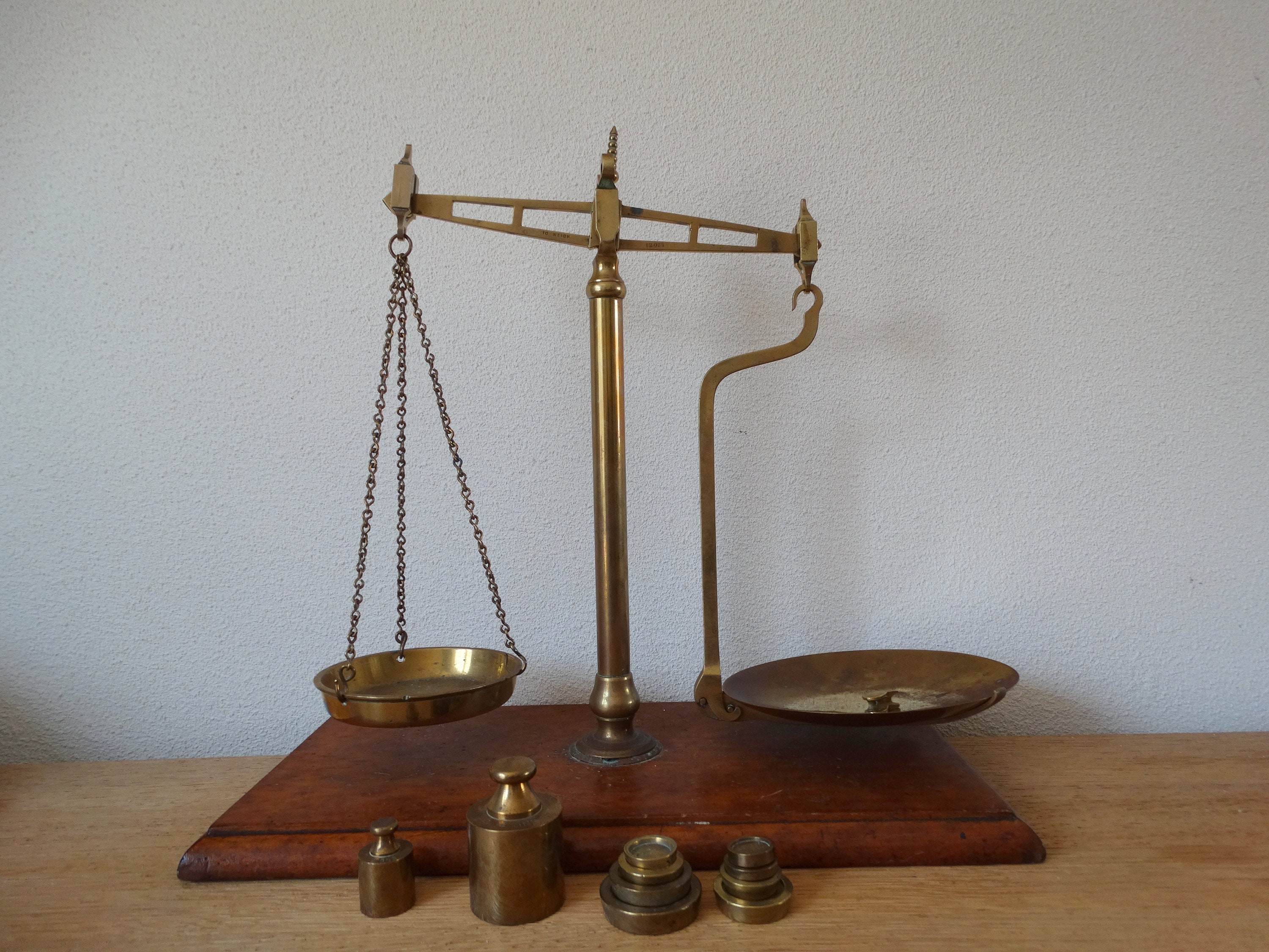 thumbnail image 2 of Lab Mechanical Balance Scale Table Student Balance Tray Chemical Physics Teaching Tool With Tweezers And Various Weights 200g/0.2g 2 of 14