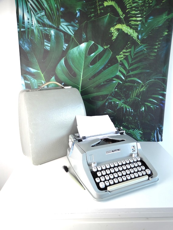 Lebber vintage® - Typewriter vintage Hermes Media 3, portable typewriter with case, green, works perfectly, Switzerland, 1960s office