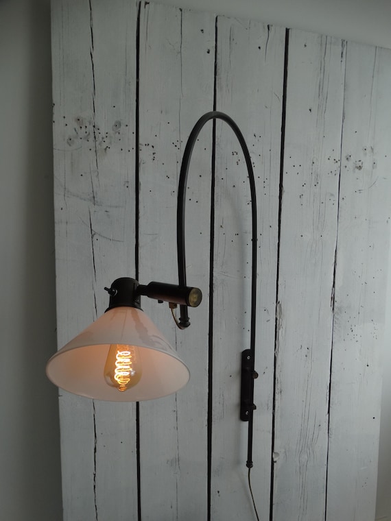 Lebber vintage® - Koch & lowy brass arc lamp, from the 70s. Entirely brass with glass shade.