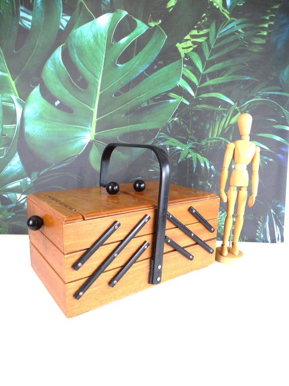 Lebber Vintage® - Hinged sewing box, mid-century Danish design, 1950s-1960s vintage. Scandinavian sewing box.