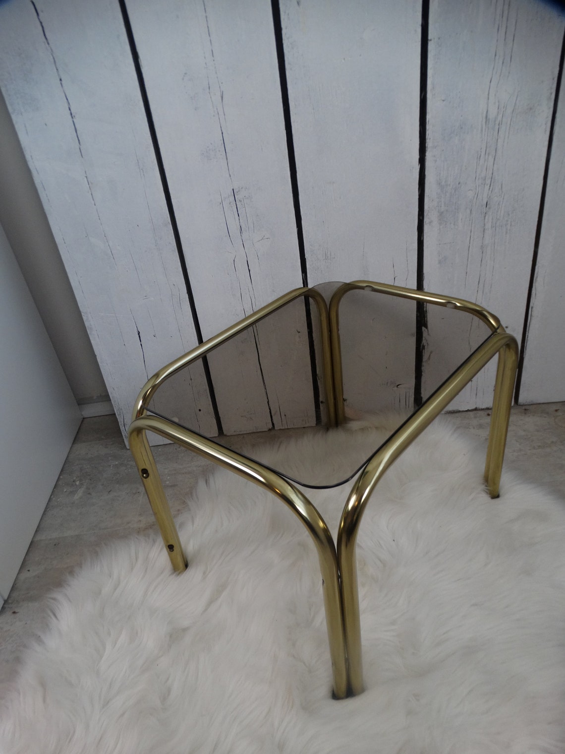 Lebber vintage® - Moderne Vintage vergulde Tafel met Gerookt Glas, Originele vergulde bijzettafel met brons gerookt Glas., foto 3 di 5