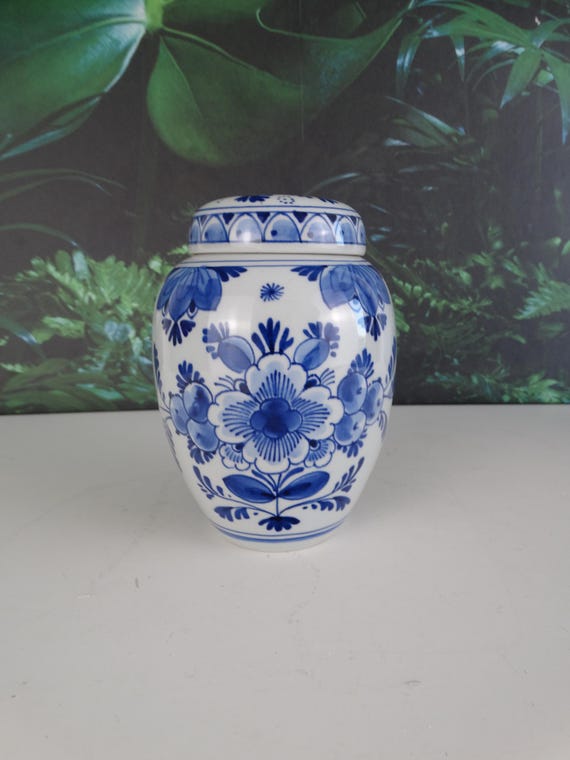 Lebber vintage® - Porceleyne bottle tea caddy from 1977 Painted by GHA. Completely intact.