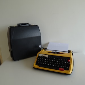 Lebber vintage® - Vintage Brother de luxe 850 TR typewriter, Yellow. In a hard case!
