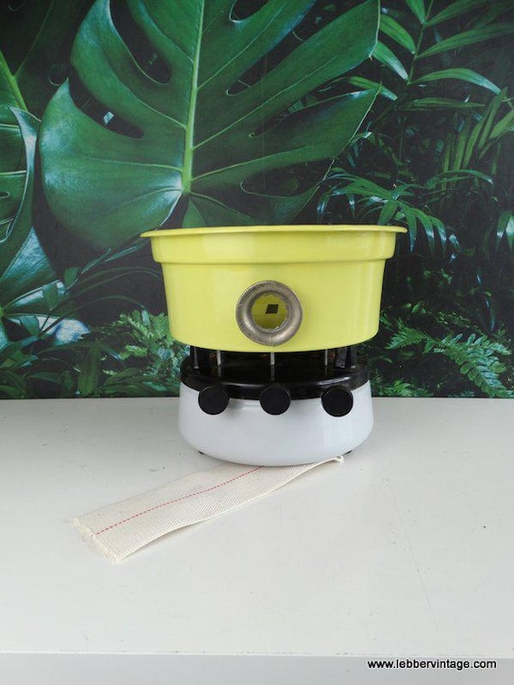 Lebber vintage® - Vintage Original petroleum stove. 3 burners. Yellow-white.