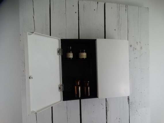 Lebber vintage® - 1960s White Italian Design BATHROOM or Medicine Cabinet 'Cervino' by CM Torino