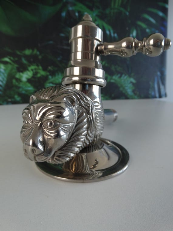 Lebber vintage® - Vintage lion's head tap, nickel-plated brass. Vintage towel ring.