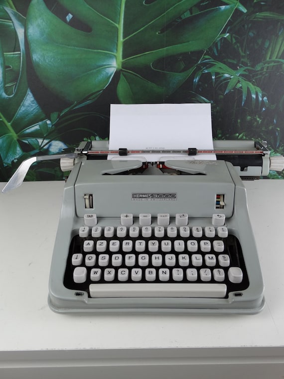 Lebber vintage® - Hermes 3000 typewriter with new ribbon.